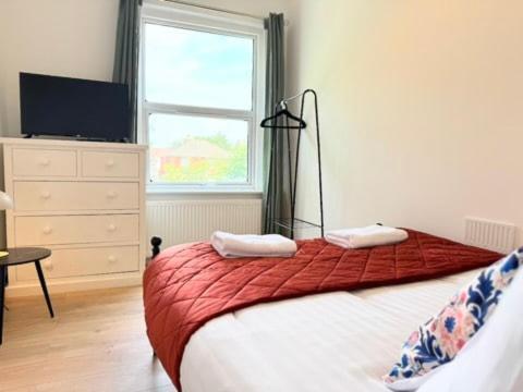 3 Large Double Bedroom House - Newly Refurbished! Holiday home Southampton