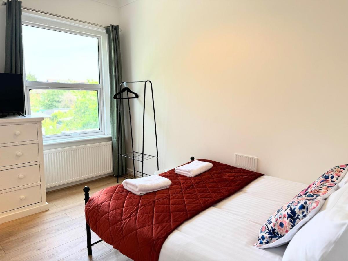 Holiday home 3 Large Double Bedroom House - Newly Refurbished!