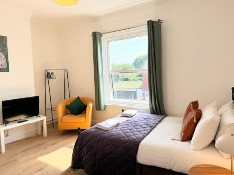 3 Large Double Bedroom House - Newly Refurbished! * Southampton