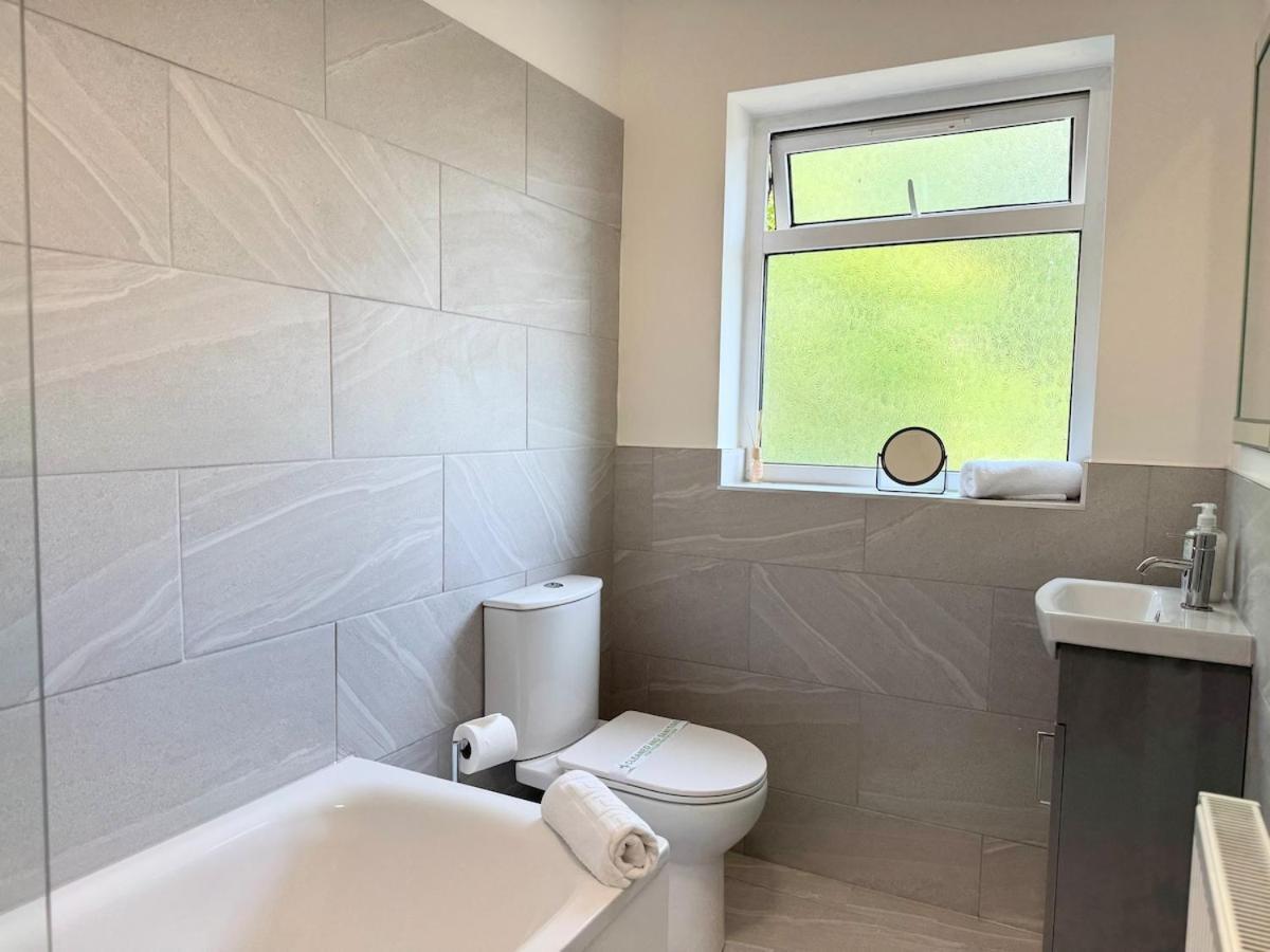 3 Large Double Bedroom House - Newly Refurbished! Holiday home
