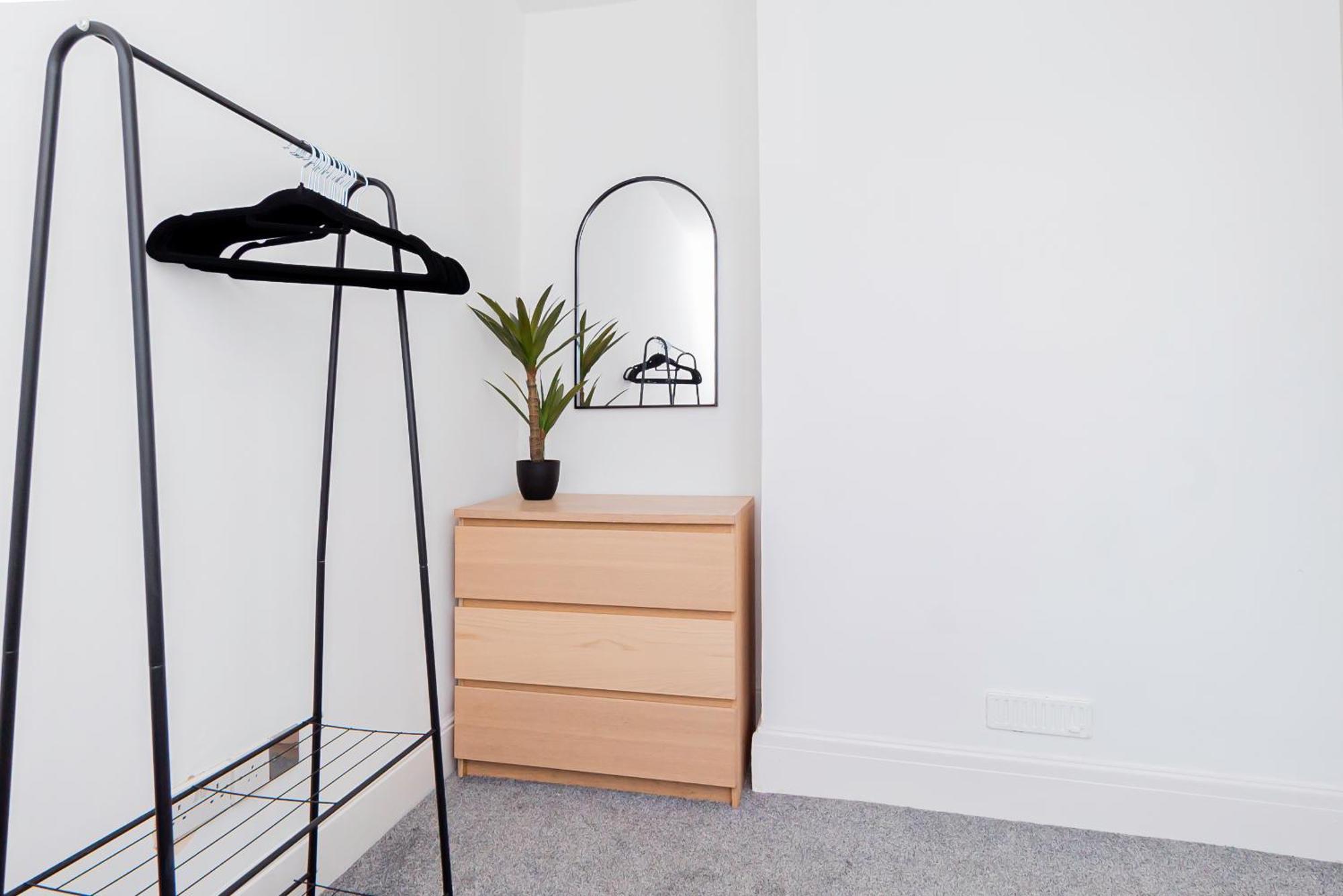 Modern 5-bed - Sleeps 10-walk To Centre & Parking Holiday home Southampton