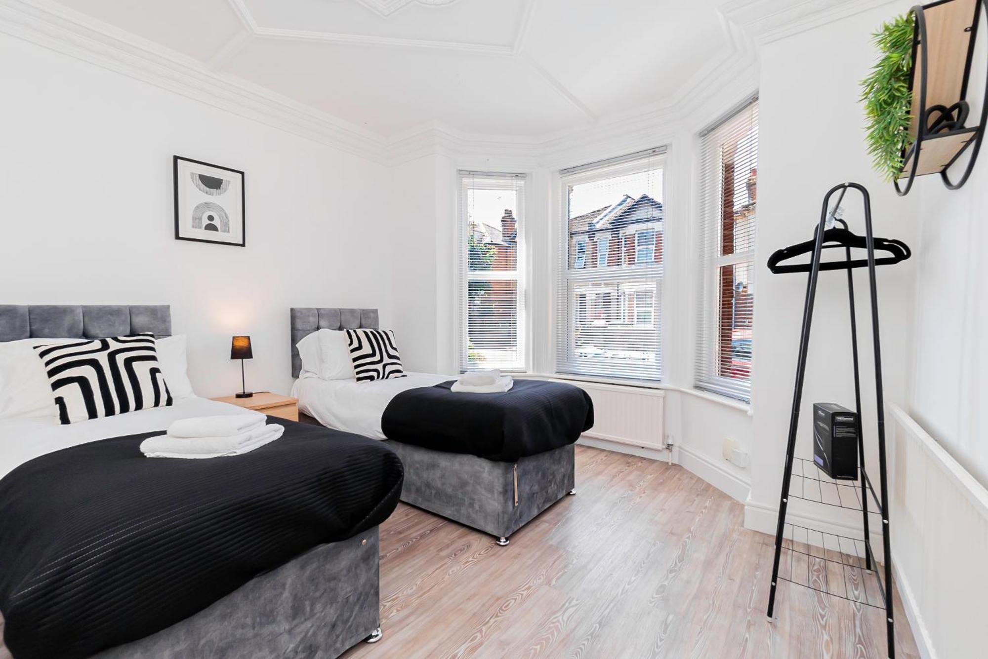 Modern 5-bed - Sleeps 10-walk To Centre & Parking * Southampton