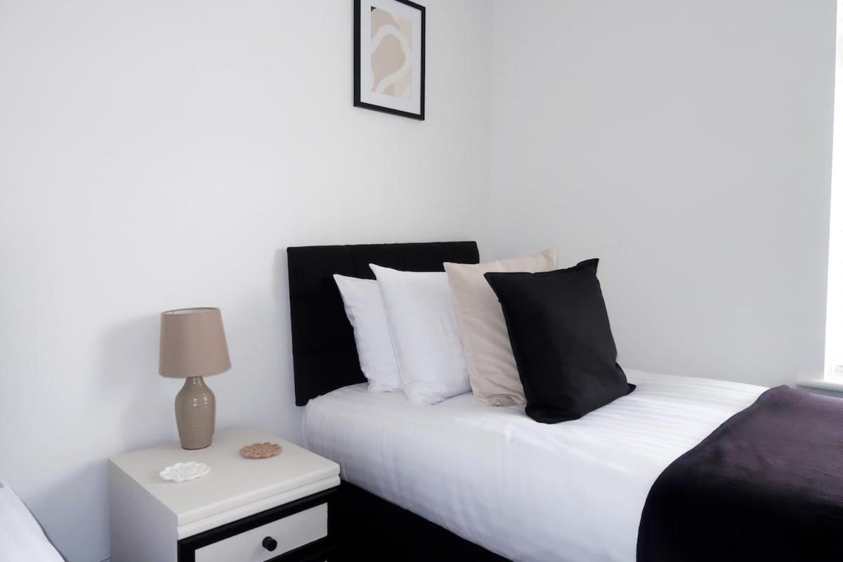 Stylish 3-bed House Nr Town-parking