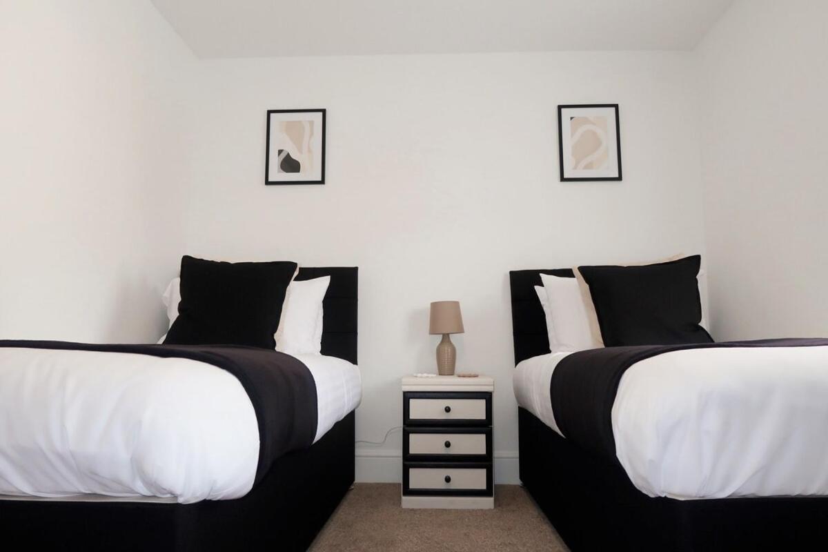 Stylish 3-bed House Nr Town-parking Holiday home *