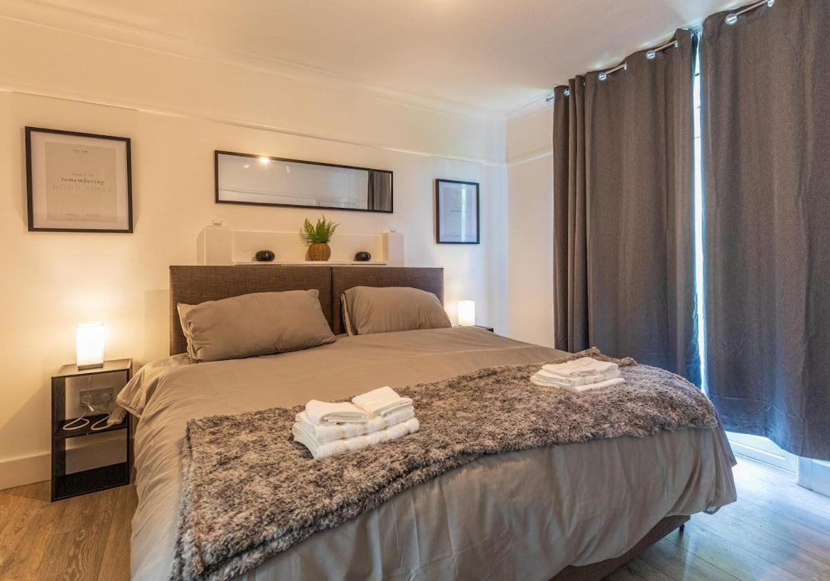 Holiday home 8 Bed Contractor Family Free Private Parking