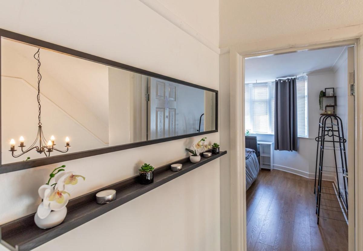 8 Bed Contractor Family Free Private Parking