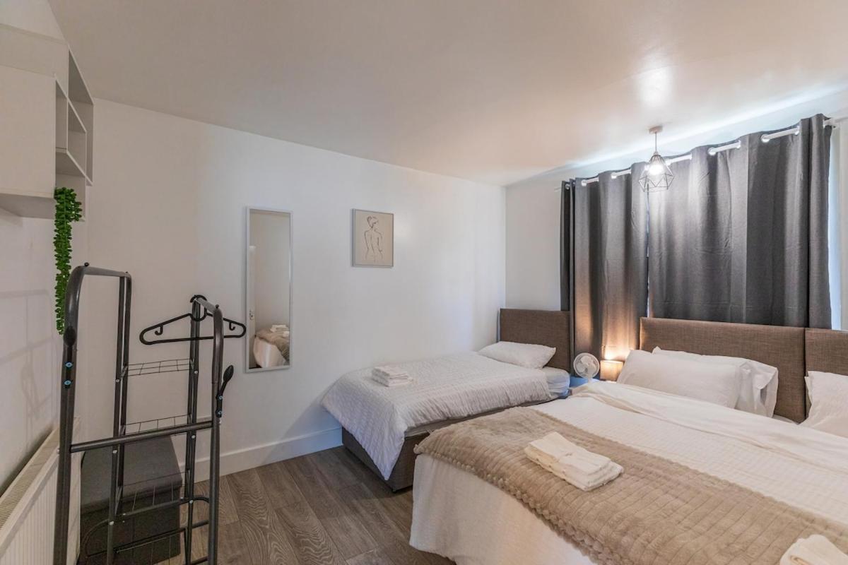8 Bed Contractor Family Free Private Parking Holiday home *