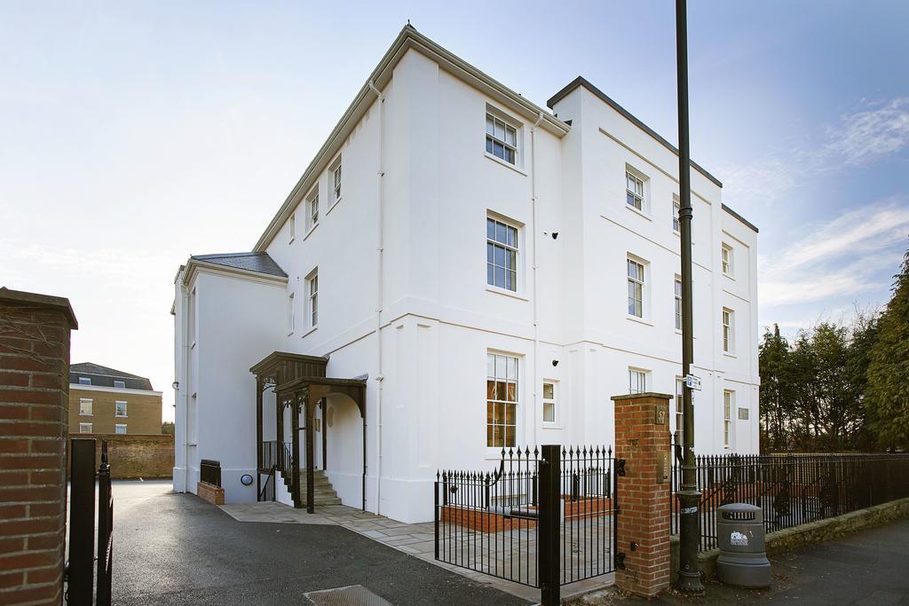 Pembroke House By Esa Apartment *