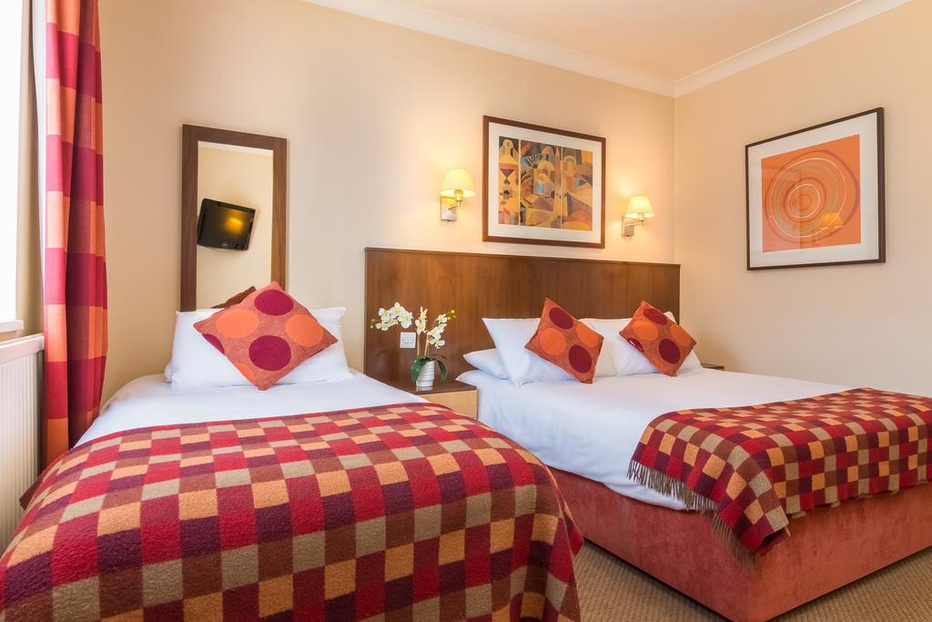 Highfield House 3*