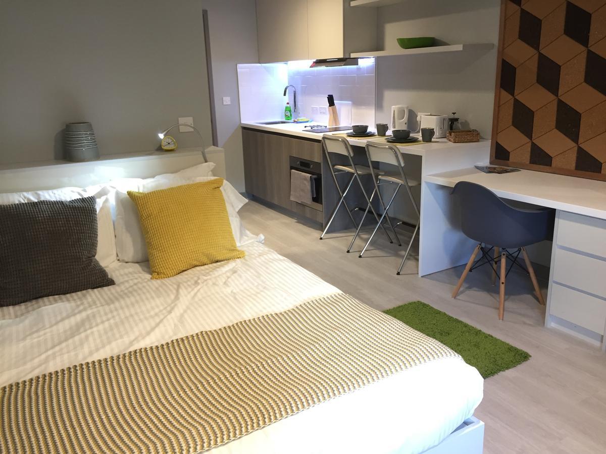 The Walls Modern Studio Apartment *