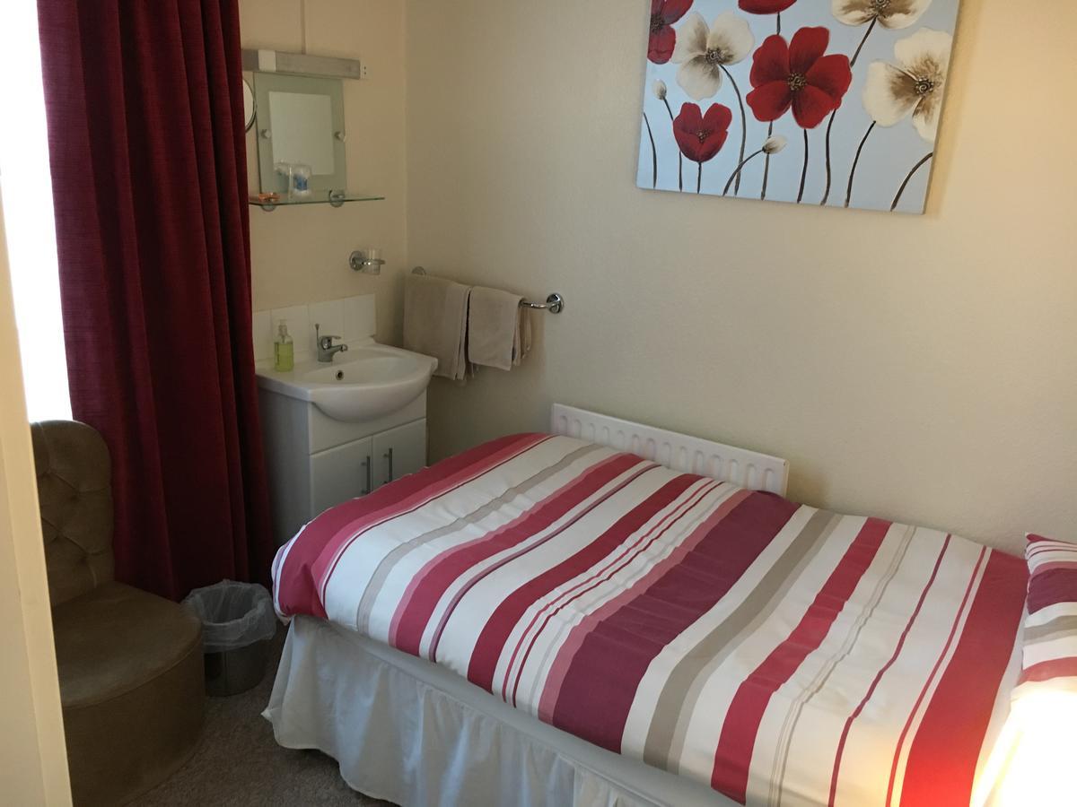 Ellenborough House 3*