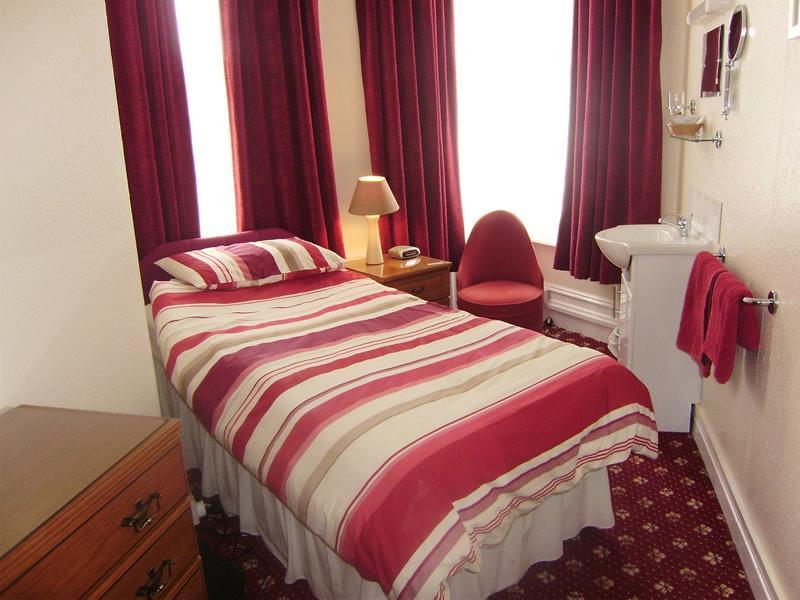 Bed & Breakfast Ellenborough House 3*