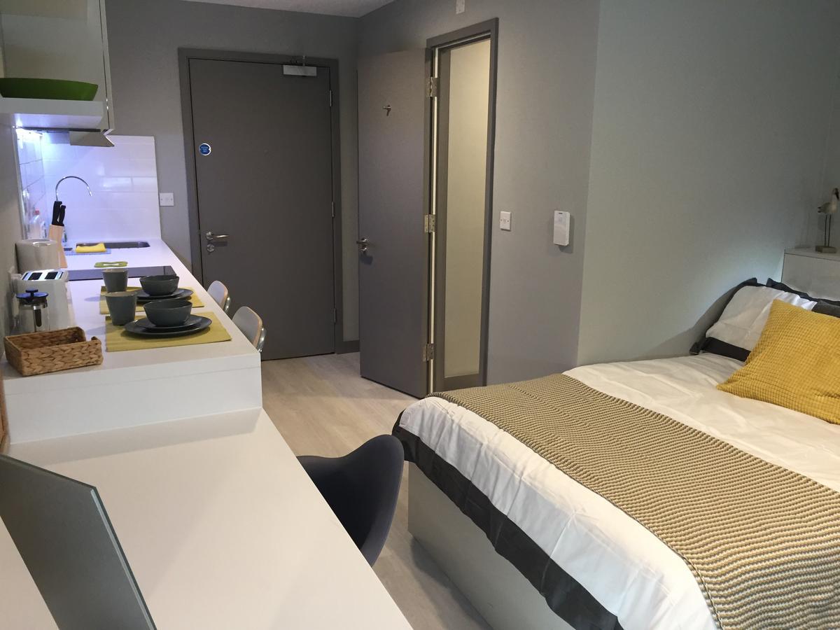 The Walls Modern Studio Apartment Southampton