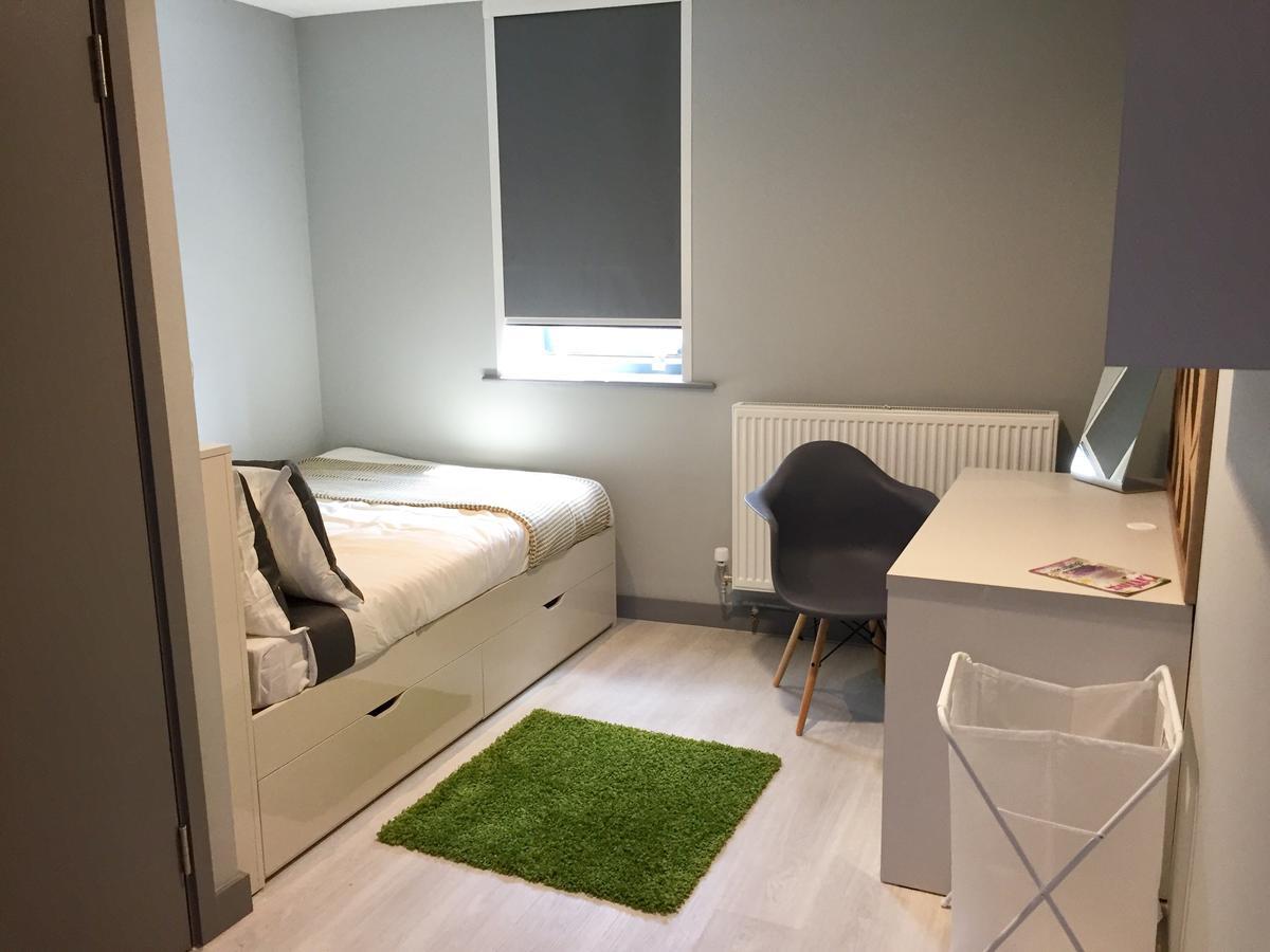 The Walls Modern Studio Apartment
