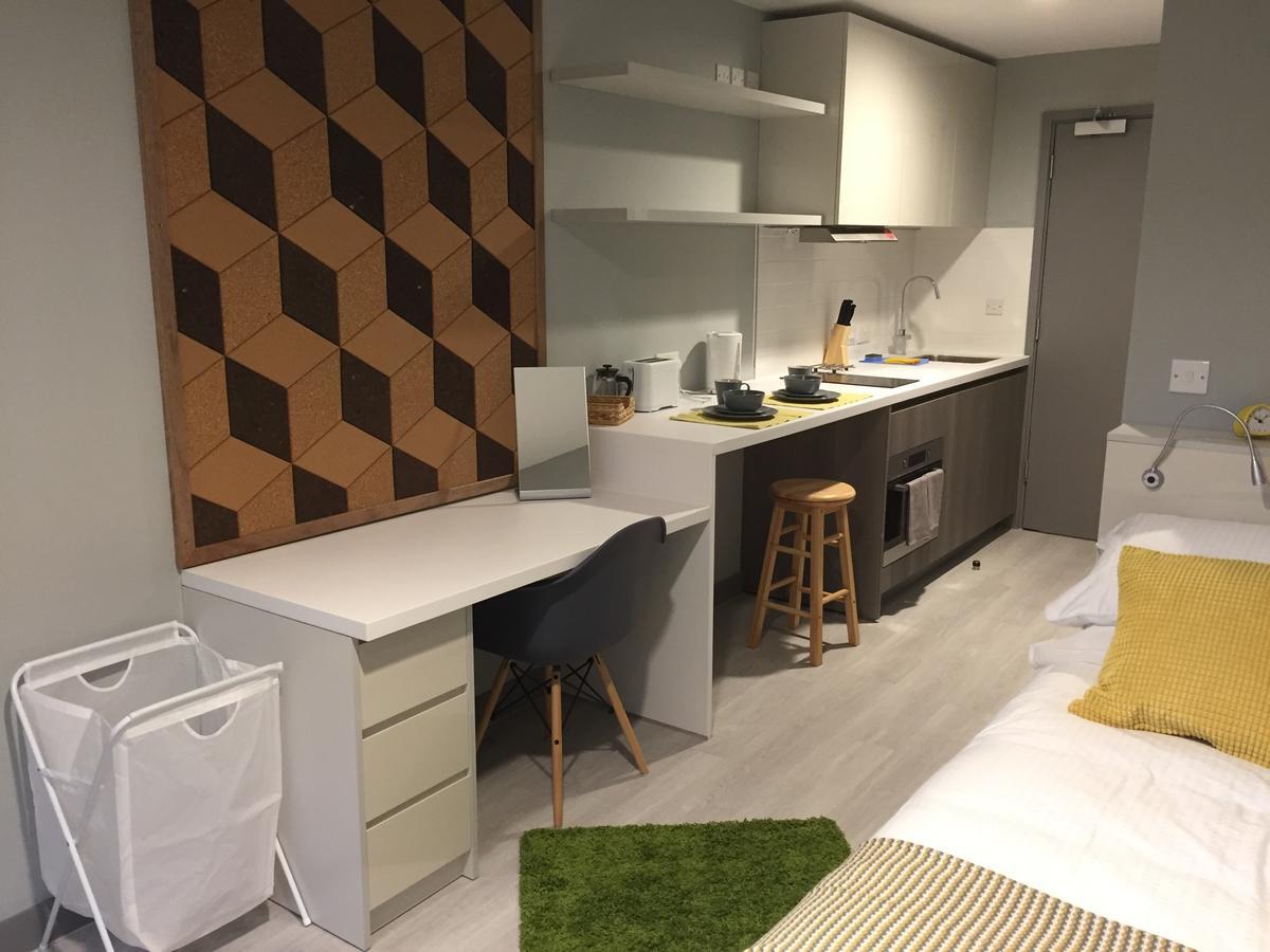 The Walls Modern Studio Apartment