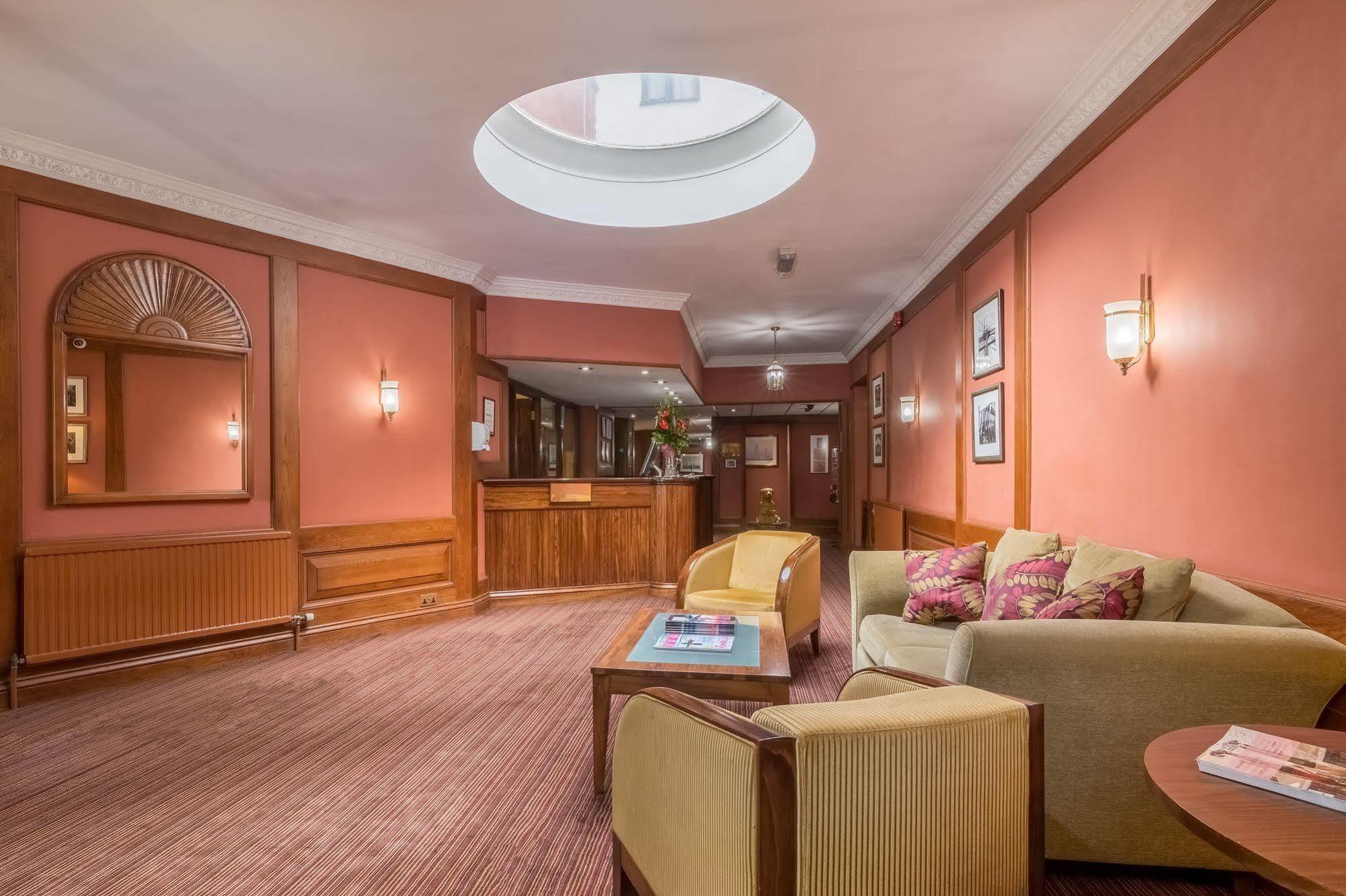 Highfield House Hotel 3*