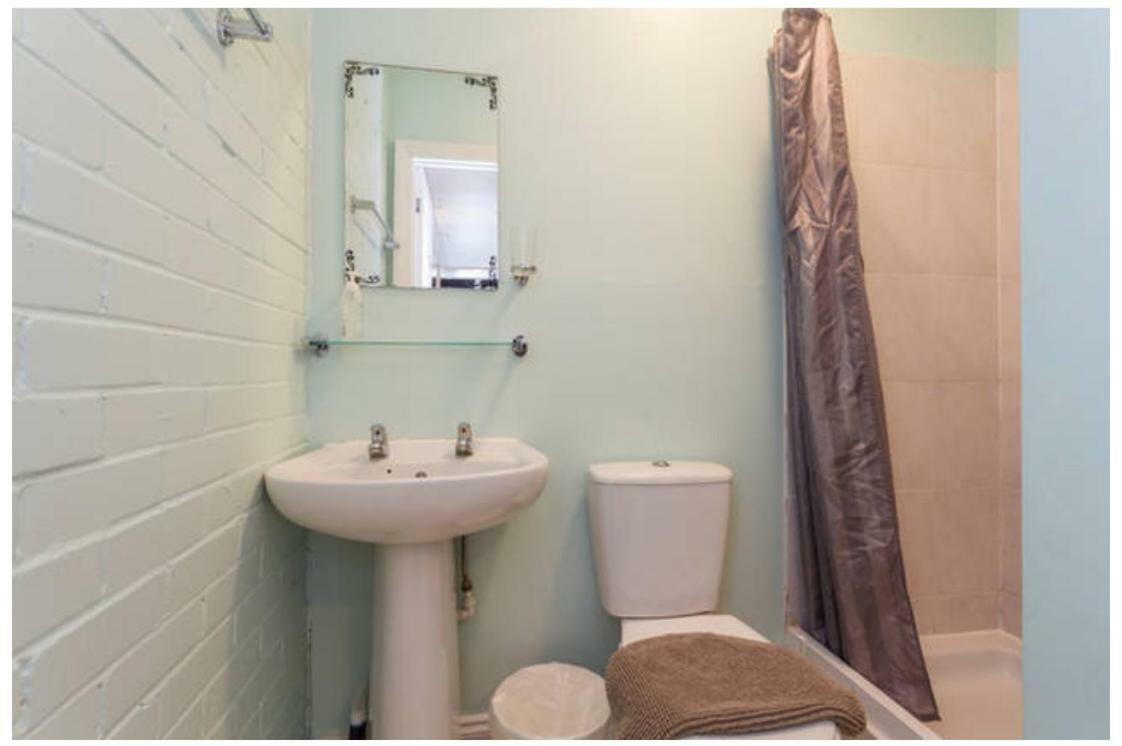 Apartment Shirley Apartments, Cozy Studio, Self Check In, 10 Min Drive To City Centre, Walking To Redbridge Train Station *