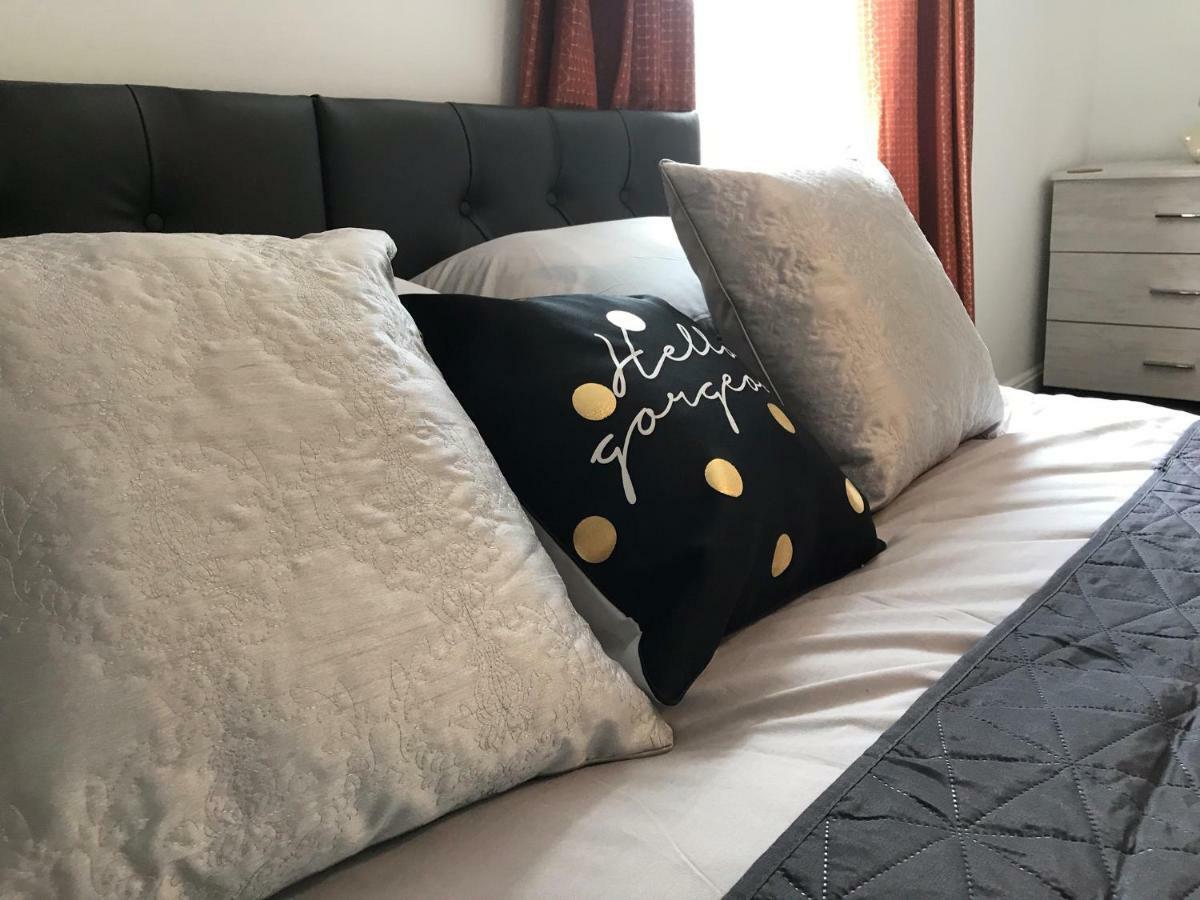2 Bed With 2 Ensuites-near Train Station /mayflower /city