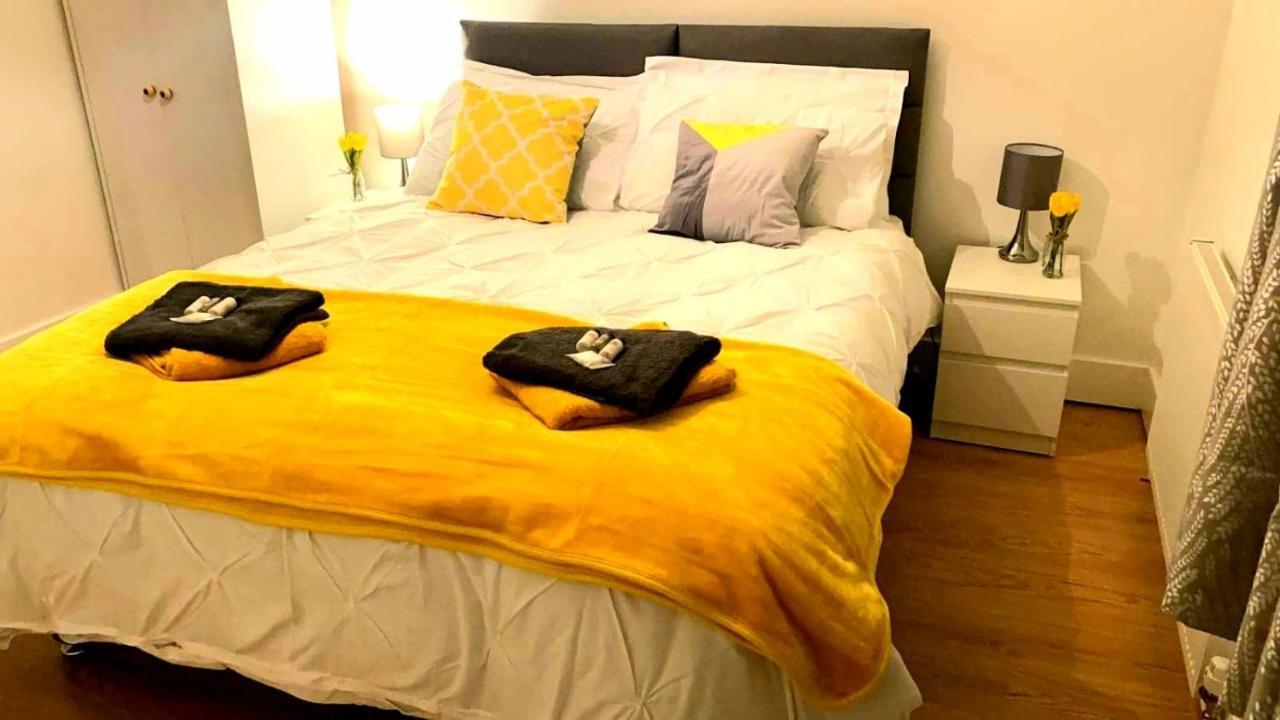 Apartment 6 - Lovely Available For Guests Parking Wifi *