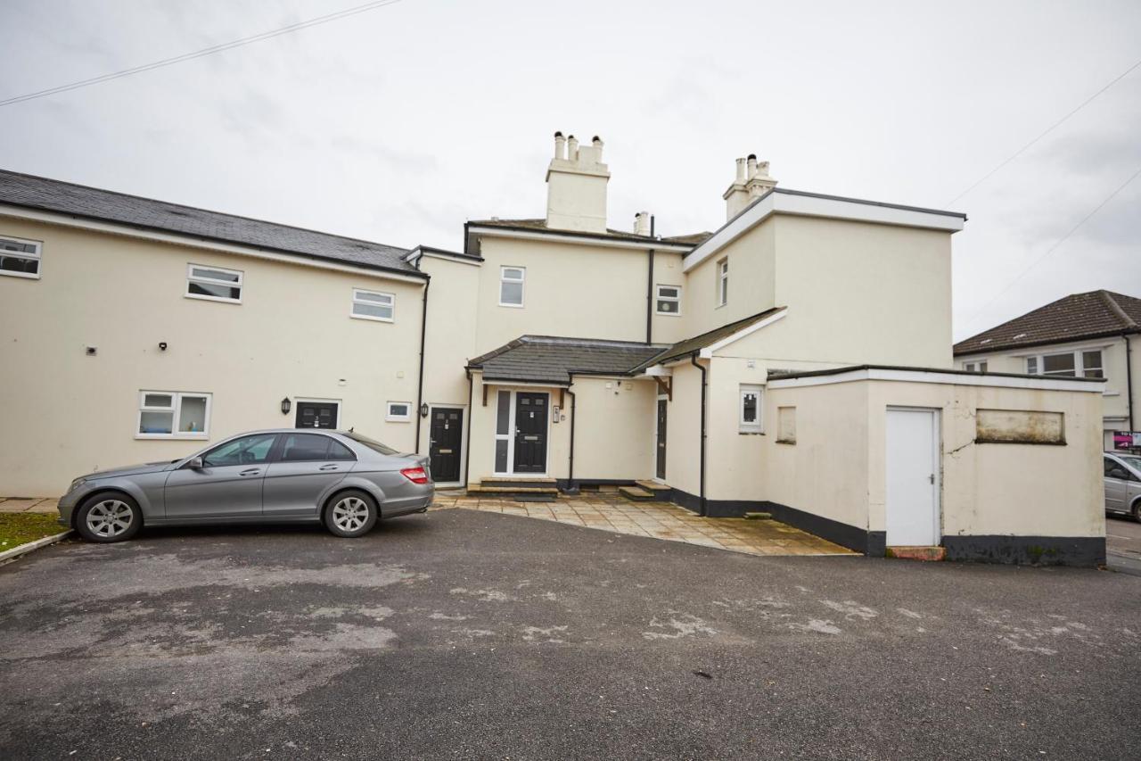 Apartment 6 - Lovely Available For Guests Parking Wifi *