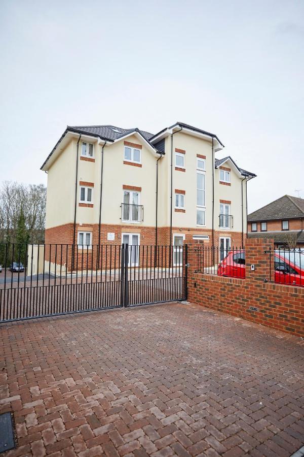 Spire View - 1 Bedroom, Sleeps 4, Parking Wifi * Southampton