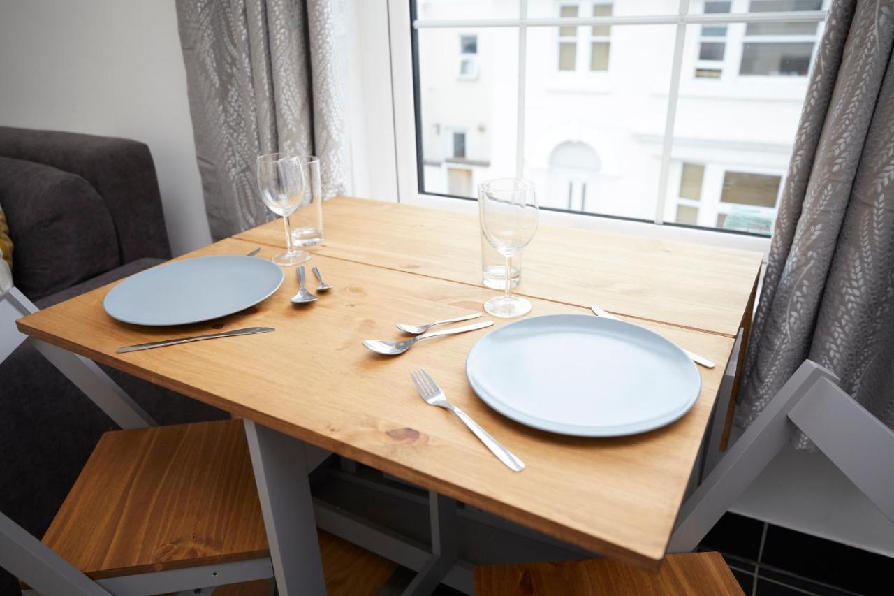 Apartment 6 - Lovely Available For Guests Parking Wifi *
