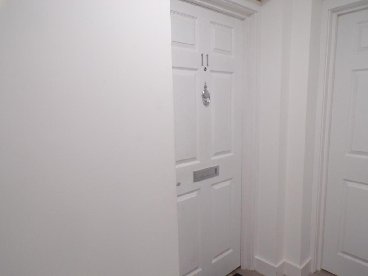Lakeview Apartments *
