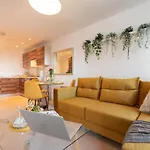 Amber Apartment Oasis - Your Gateway To Southampton\'S Vibrant Heart, Port, Shopping