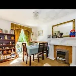11 Whitehouse Garden