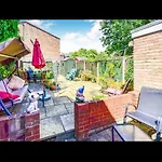 11 Whitehouse Garden