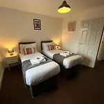 Stylish 2 Bed Riverside Flat, Single Or Kingsize Beds, Free Parking