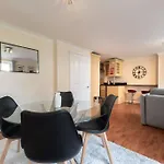 Zircon - 2 Bed Flat With Parking