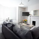 Oxford Street Grand Apartment- Free Evening Parking