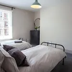 Oxford Street Grand Apartment- Free Evening Parking