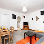 Athena Apartment - The Wisdom Of Town