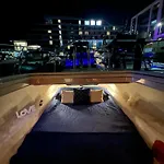 Luxury 40 Foot Yacht On 5 Star Ocean Village Marina Southampton - Minutes Away From City Centre And Cruise Terminals - Free Parking Included - Fully Heated For Winter!
