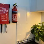 Modern 2Bed Flat Near Ocean Village