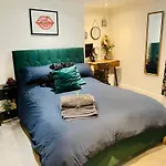 Grade II Boho Home In The Heart Of Oxford St.
