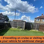 Bittern Lodge Homestay With Free Parking & Parking For Cruise Available, Full Access To Kitchen In Southampton