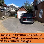 Bittern Lodge Homestay With Free Parking & Parking For Cruise Available, Full Access To Kitchen In Southampton