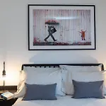 Ultra Modern Two Bedroom & Two Bathroom Apartment With Free Large Parking