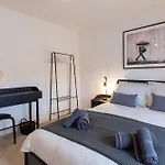 Ultra Modern Two Bedroom & Two Bathroom Apartment With Free Large Parking