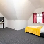 Pebbles Guest House Quad Room 10
