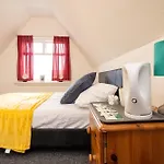 Pebbles Guest House Quad Room 10