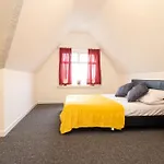 Pebbles Guest House Quad Room 10