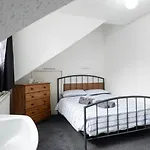Pebbles Guest House Room 8
