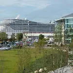 The Greenwich - Two Bedroom Apartment With Parking, Close To Ferry Terminals