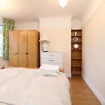 Regents Park Road Master Room