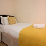 Stayzo Penthouse Accommodation 1- Premier Lodge