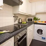 Stayzo Penthouse Accommodation 1- Premier Lodge